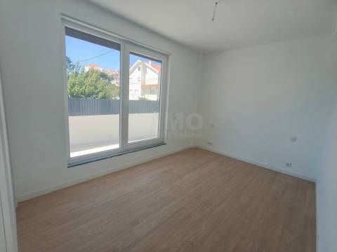 Moradia V3 c/ Piscina - Sobreda - Almada