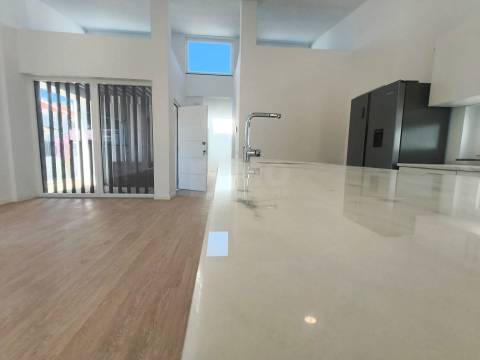 Moradia V3 c/ Piscina - Sobreda - Almada