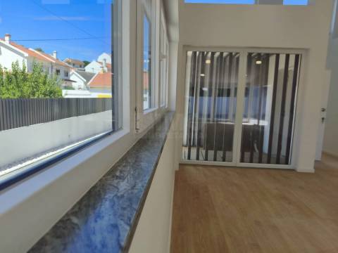 Moradia V3 c/ Piscina - Sobreda - Almada
