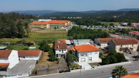 Duas Moradias em Terreno Urbano de 1.000 m² - centro da Lousã