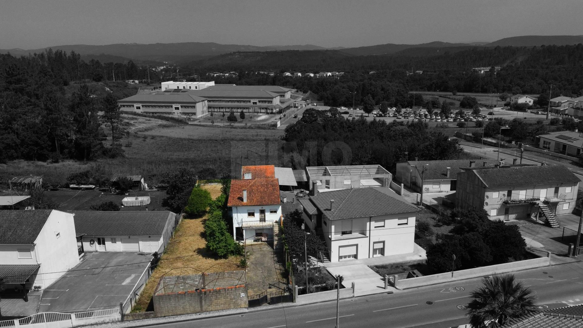 Duas Moradias em Terreno Urbano de 1.000 m² - centro da Lousã