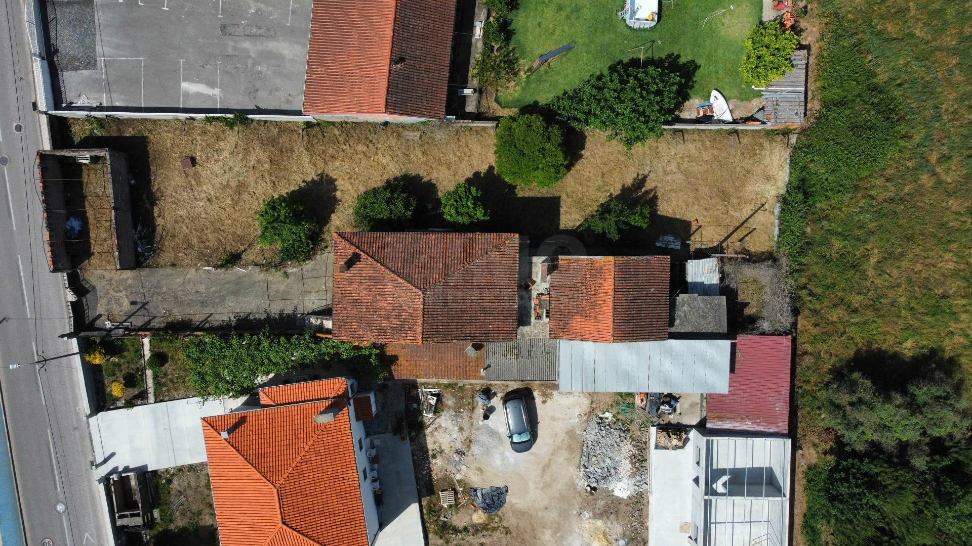 Duas Moradias em Terreno Urbano de 1.000 m² - centro da Lousã