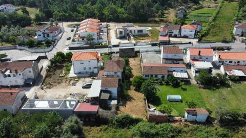 Duas Moradias em Terreno Urbano de 1.000 m² - centro da Lousã