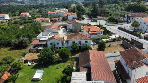 Duas Moradias em Terreno Urbano de 1.000 m² - centro da Lousã