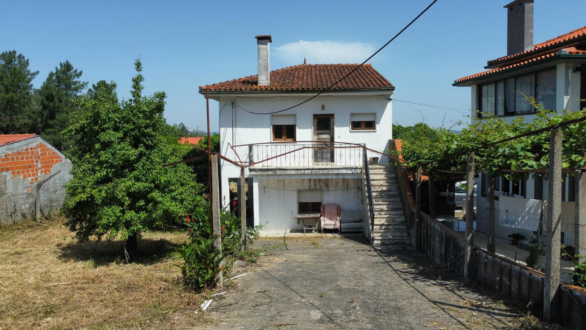 Duas Moradias em Terreno Urbano de 1.000 m² - centro da Lousã