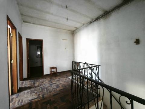 Duas Moradias em Terreno Urbano de 1.000 m² - centro da Lousã