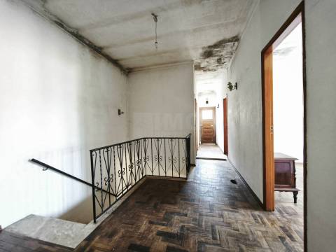 Duas Moradias em Terreno Urbano de 1.000 m² - centro da Lousã