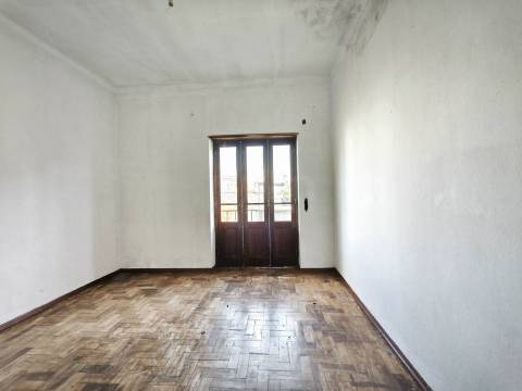 Duas Moradias em Terreno Urbano de 1.000 m² - centro da Lousã