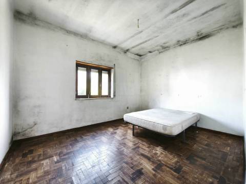Duas Moradias em Terreno Urbano de 1.000 m² - centro da Lousã