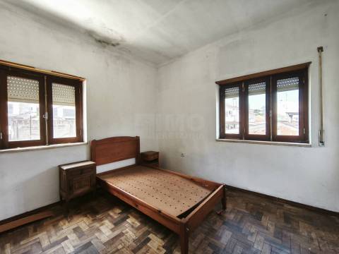 Duas Moradias em Terreno Urbano de 1.000 m² - centro da Lousã