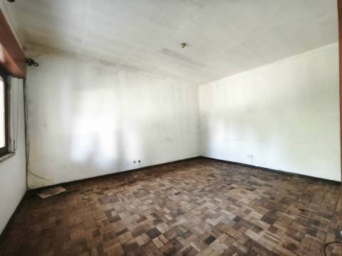 Duas Moradias em Terreno Urbano de 1.000 m² - centro da Lousã
