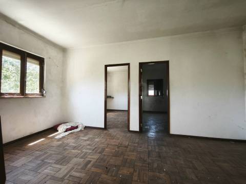 Duas Moradias em Terreno Urbano de 1.000 m² - centro da Lousã