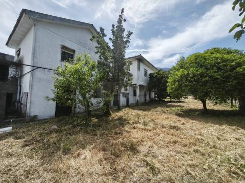 Duas Moradias em Terreno Urbano de 1.000 m² - centro da Lousã