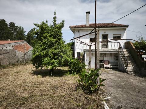 Duas Moradias em Terreno Urbano de 1.000 m² - centro da Lousã