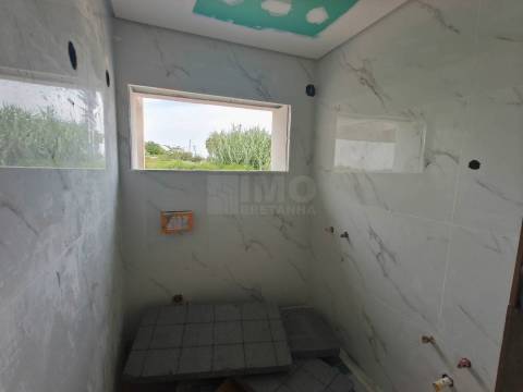 Moradia V3 Duplex c/ Jardim e Piscina  – Qtª das Laranjeiras - Fernão Ferro