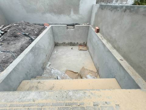 Moradia V3 Duplex c/ Jardim e Piscina  – Qtª das Laranjeiras - Fernão Ferro