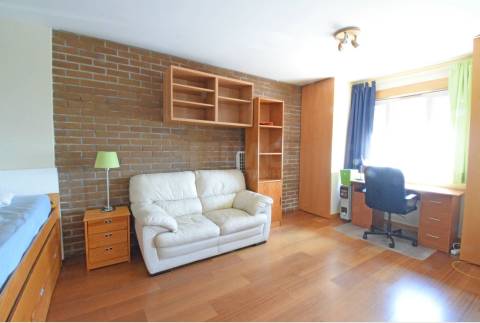 VENDIDO - Studio - Fac. Medicina - UBI - Covilhã