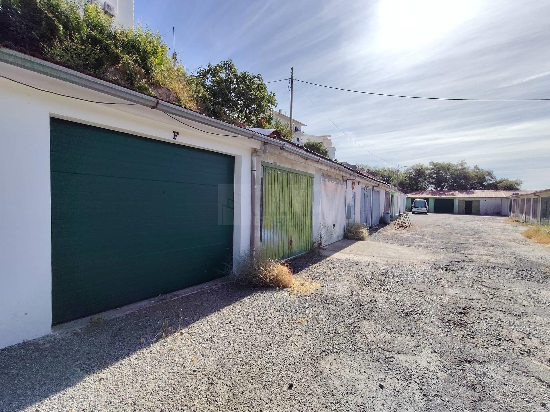 Garagem - Rua da Saudade - Covilhã