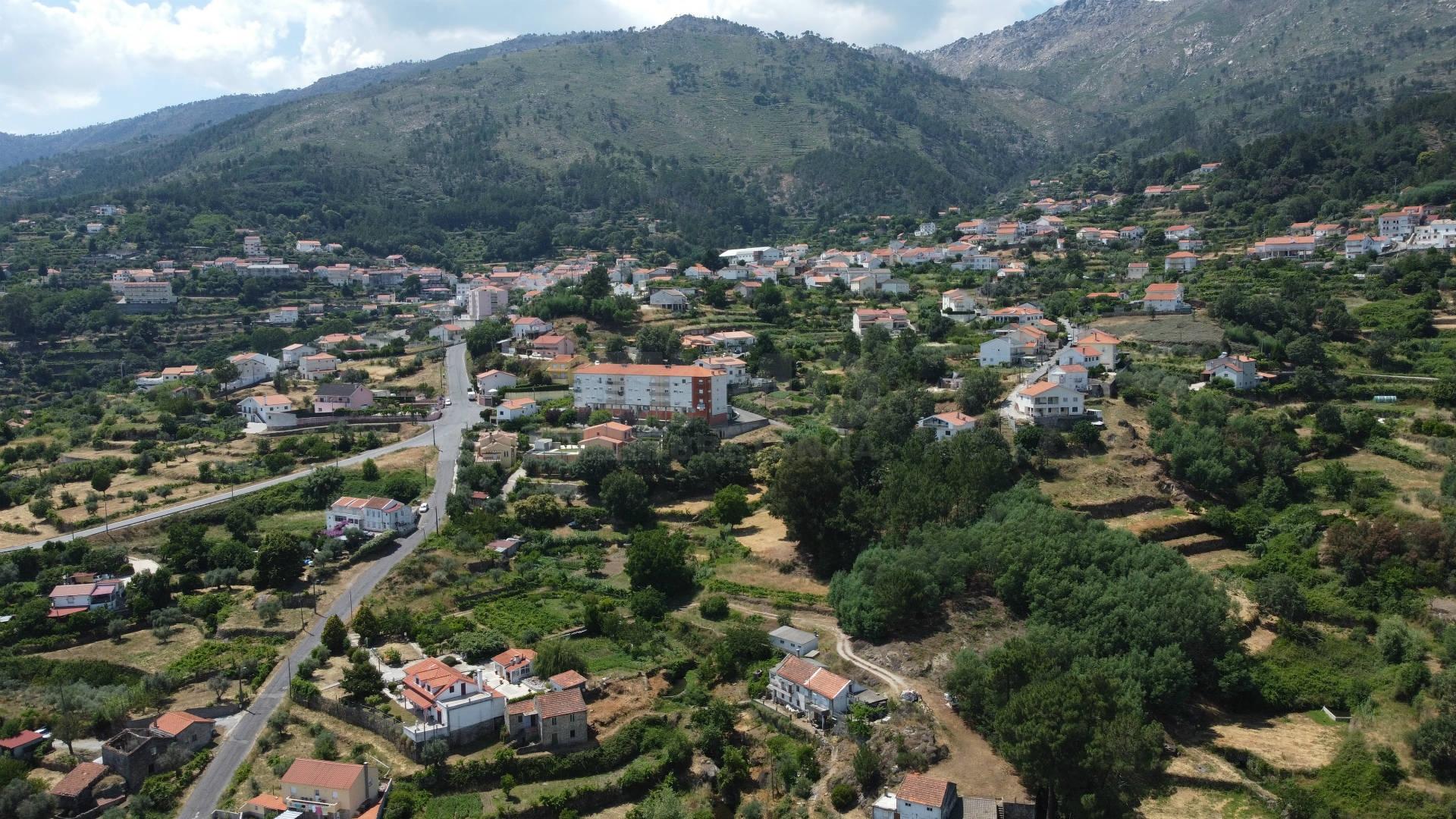 Terreno com 4.522 m² e Viabilidade de Construção - Vila do Carvalho