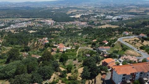 Terreno com 4.522 m² e Viabilidade de Construção - Vila do Carvalho