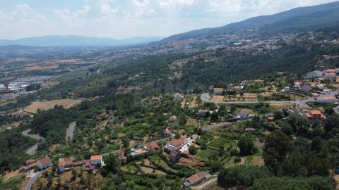 Terreno com 4.522 m² e Viabilidade de Construção - Vila do Carvalho