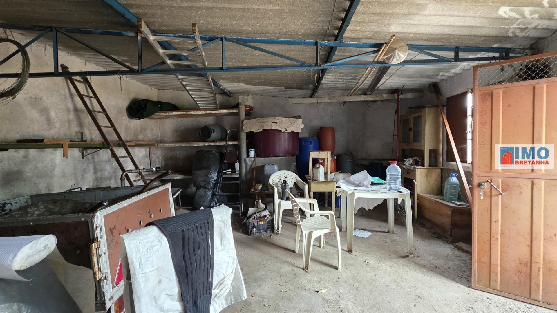 Quinta com garagem em Escalos de Cima