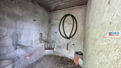 Quinta com garagem em Escalos de Cima