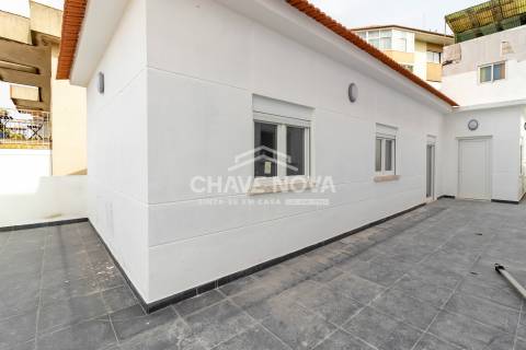 Prédio >=T10 Venda em Almada, Cova da Piedade, Pragal e Cacilhas,Almada