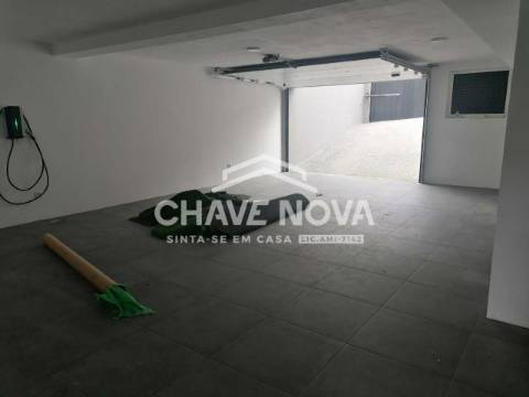 Moradia em Banda T4+1 Venda em Baguim do Monte (Rio Tinto),Gondomar