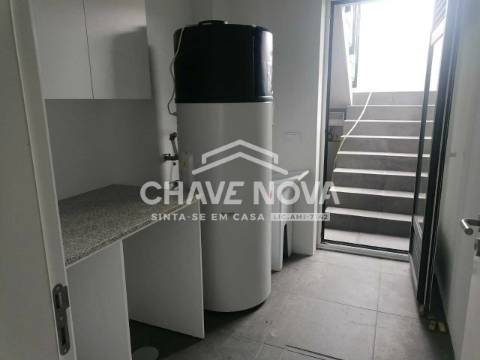 Moradia em Banda T4+1 Venda em Baguim do Monte (Rio Tinto),Gondomar