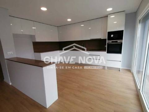 Moradia em Banda T4+1 Venda em Baguim do Monte (Rio Tinto),Gondomar