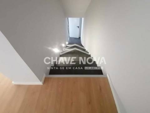 Moradia em Banda T4+1 Venda em Baguim do Monte (Rio Tinto),Gondomar