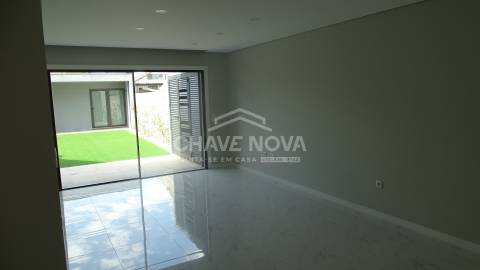 Moradia em Banda T3 Venda em Rio Tinto,Gondomar