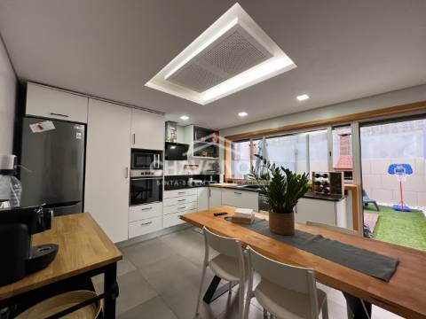 Moradia em Banda T3 Venda em Gondomar (São Cosme), Valbom e Jovim,Gondomar