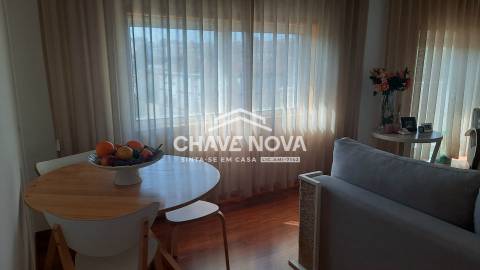 Arrenda-se T2+1 Duplex mobilado no Porto