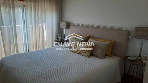 Arrenda-se T2+1 Duplex mobilado no Porto