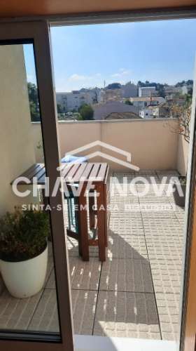 Arrenda-se T2+1 Duplex mobilado no Porto