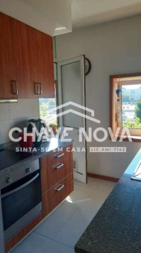 Arrenda-se T2+1 Duplex mobilado no Porto