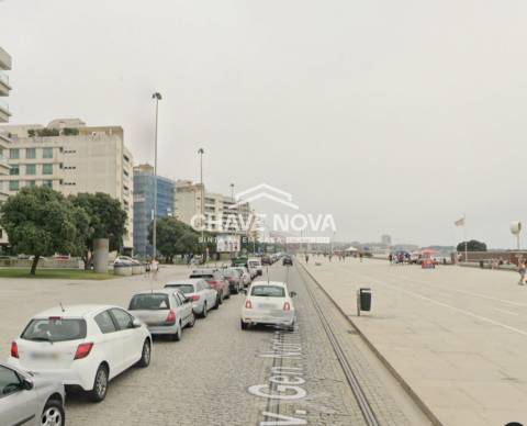 T2 na primeira linha de mar, em Matosinhos