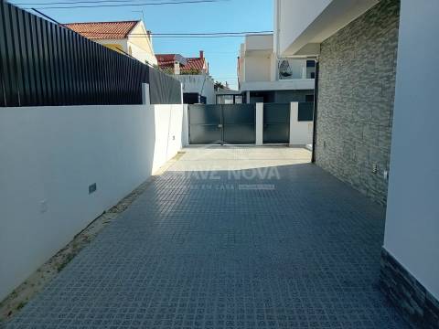 Moradia Geminada T3 Venda em Fernão Ferro,Seixal