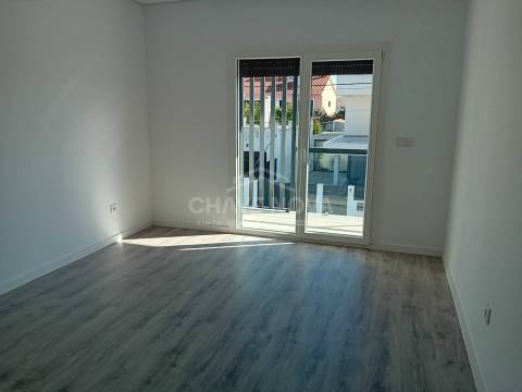 Moradia Geminada T3 Venda em Fernão Ferro,Seixal