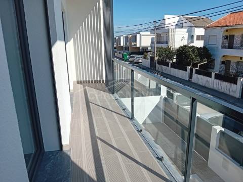 Moradia Geminada T3 Venda em Fernão Ferro,Seixal