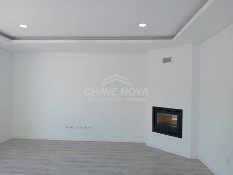 Moradia Geminada T3 Venda em Fernão Ferro,Seixal