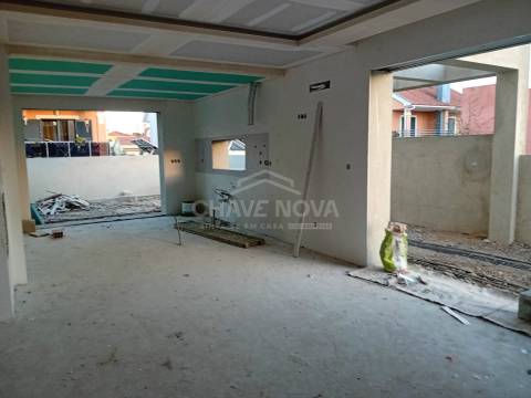 Moradia Geminada T4 Venda em Fernão Ferro,Seixal