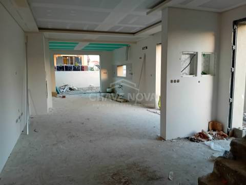 Moradia Geminada T4 Venda em Fernão Ferro,Seixal