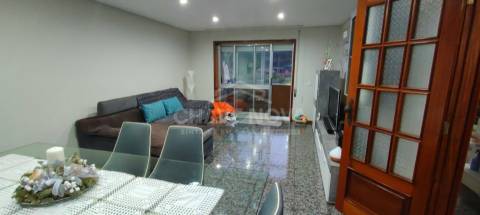 T3 para venda com varandas e lugar de garagem, Gondomar