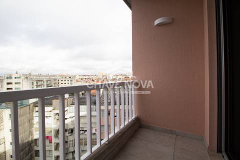Apartamento T3 remodelado no 7º Piso com Terraço em plena Av. da Boavista