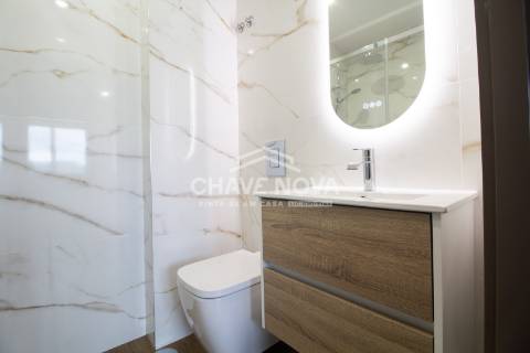 Apartamento T3 remodelado no 7º Piso com Terraço em plena Av. da Boavista