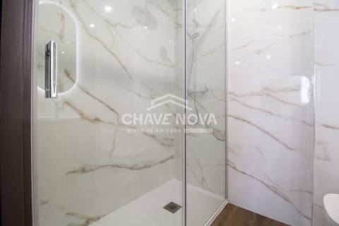 Apartamento T3 remodelado no 7º Piso com Terraço em plena Av. da Boavista