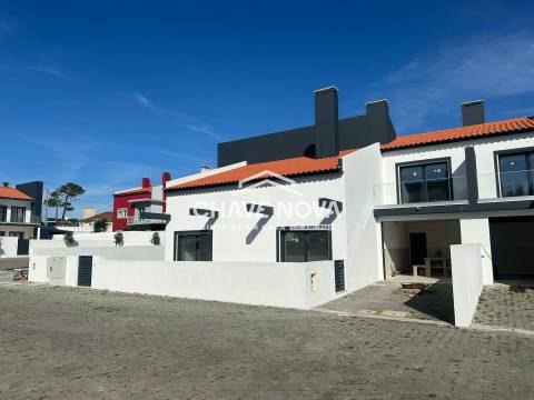 Moradia Geminada T4 Venda em Silveira,Torres Vedras